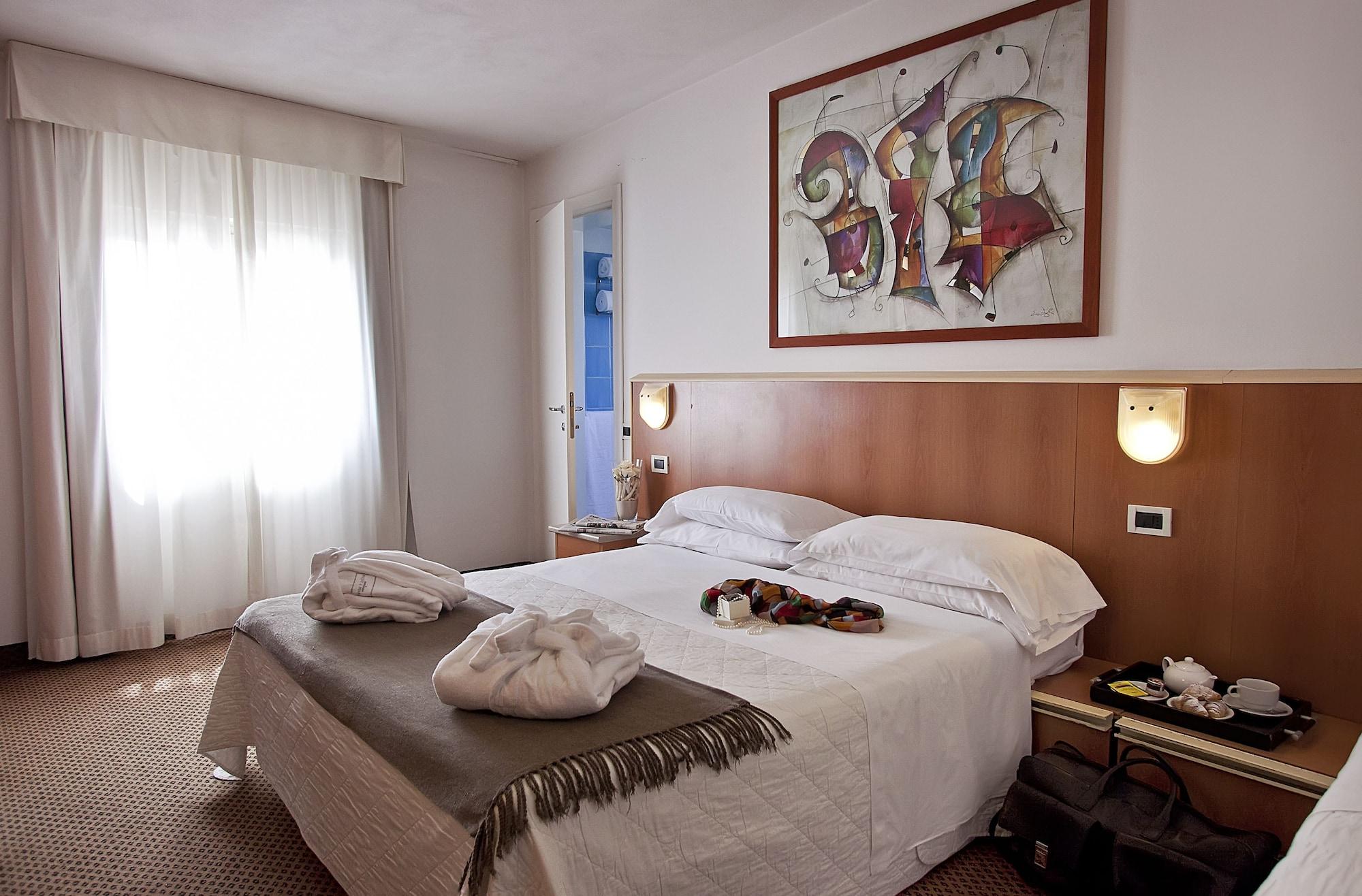Hotel Principe Di Piemonte Rimini Exteriör bild