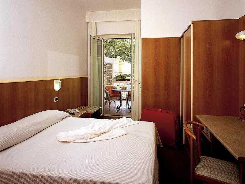 Hotel Principe Di Piemonte Rimini Rum bild