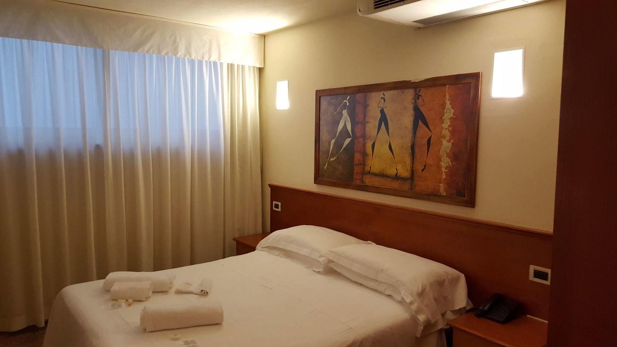 Hotel Principe Di Piemonte Rimini Exteriör bild